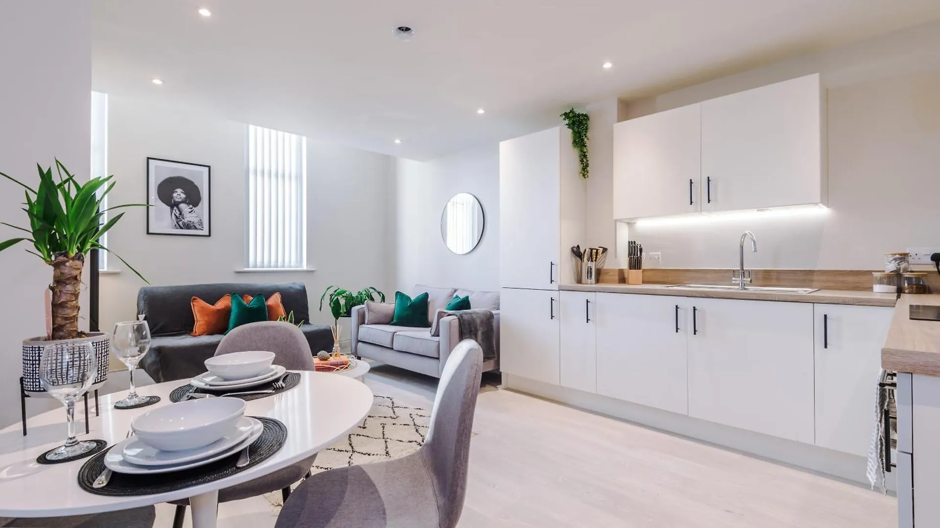 Business Stays - 1 Bed Leeds Flat With 2 Beds & Sofa Bed - 7 Night Min! 0*, Leeds (West Yorkshire)