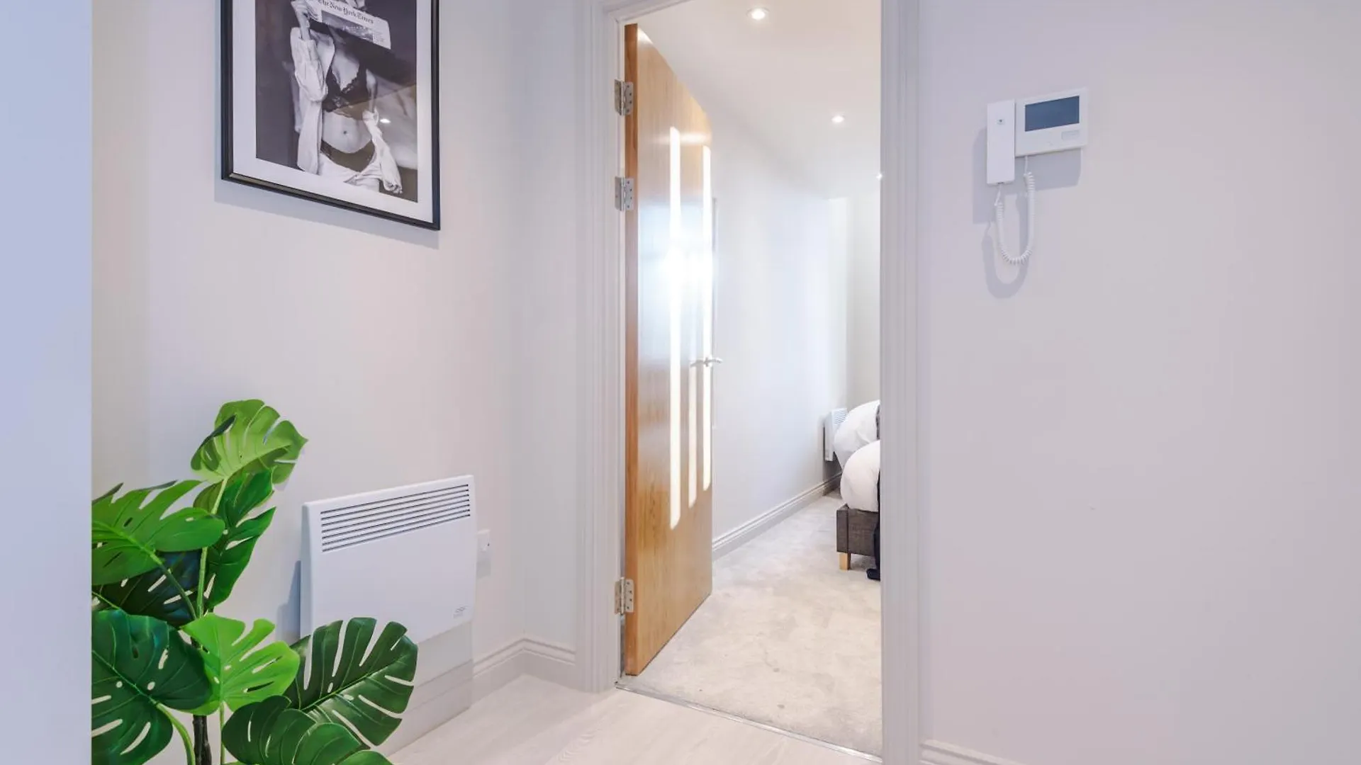 Apartment Business Stays - 1 Bed Leeds Flat With 2 Beds & Sofa Bed - 7 Night Min! United Kingdom