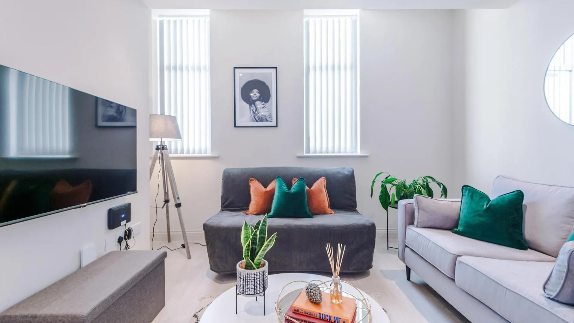 Apartment Business Stays - 1 Bed Leeds Flat With 2 Beds & Sofa Bed - 7 Night Min! United Kingdom