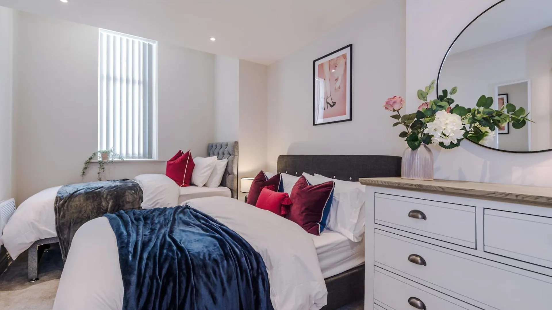 Apartment Business Stays - 1 Bed Leeds Flat With 2 Beds & Sofa Bed - 7 Night Min! United Kingdom