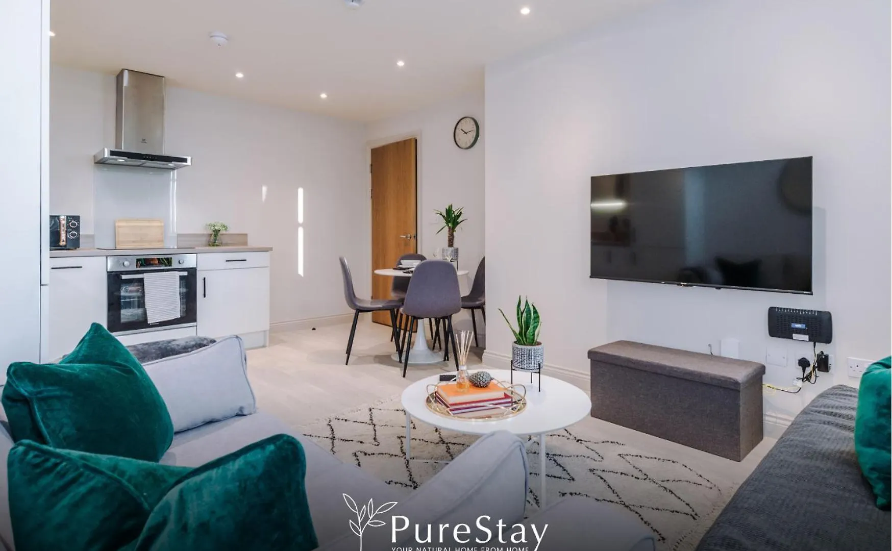 Business Stays - 1 Bed Leeds Flat With 2 Beds & Sofa Bed - 7 Night Min! 0*, Leeds (West Yorkshire)